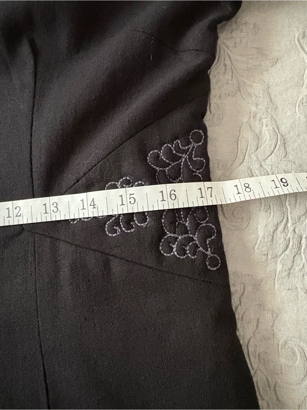 Absolutely Stunning Long Black Linen Button-Front Coat with Silk Lining - Picture 14 of 14